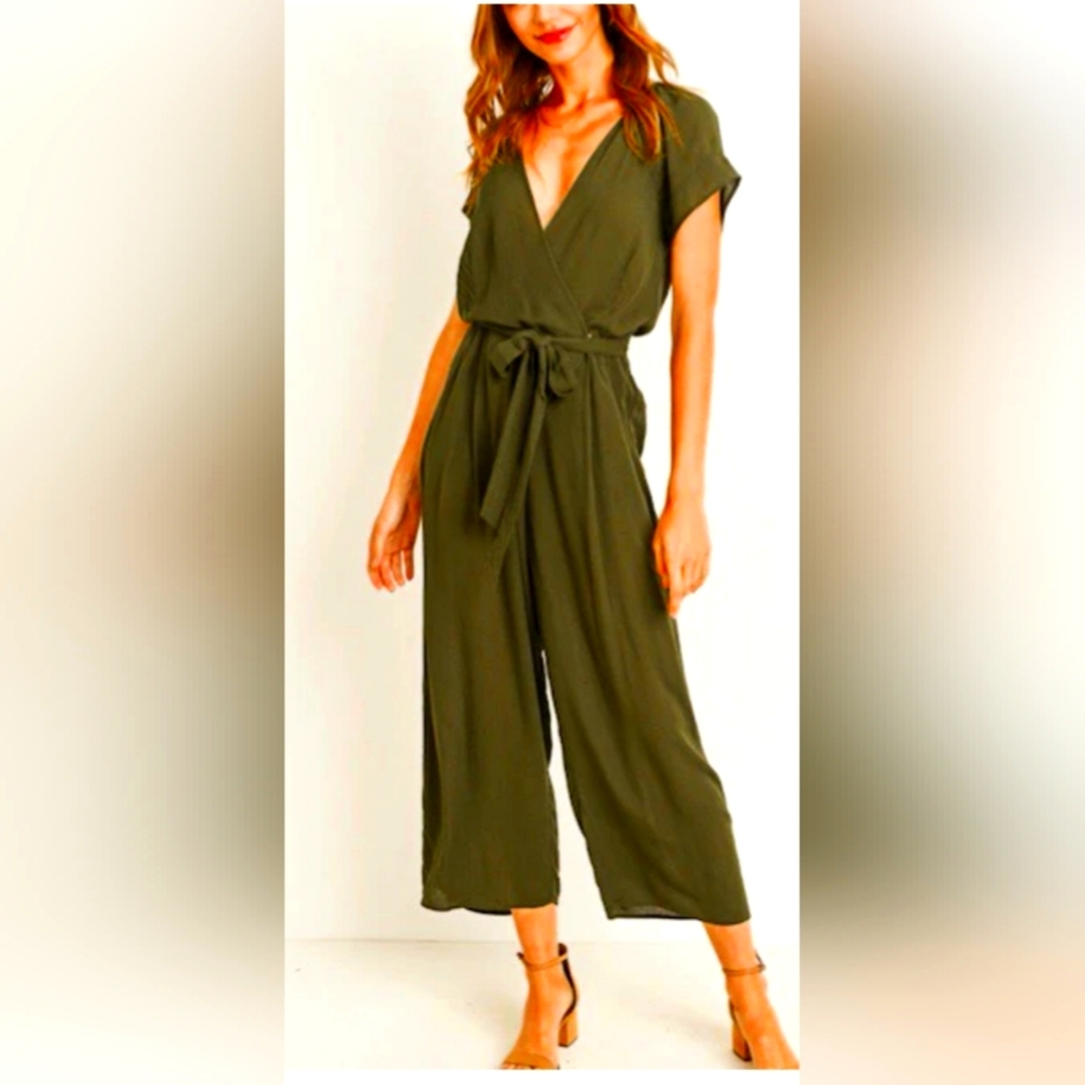 Wishlist apparel V-Neck surplice jumpsuit size M